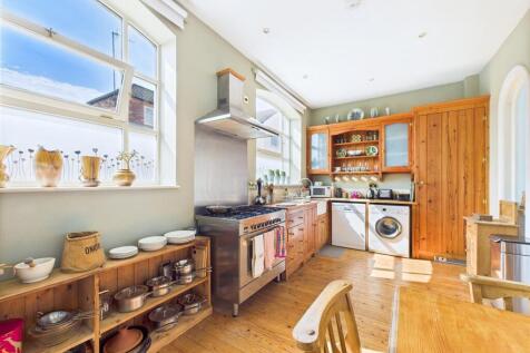 2 bedroom detached house for sale