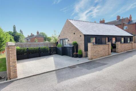 2 bedroom detached bungalow for sale