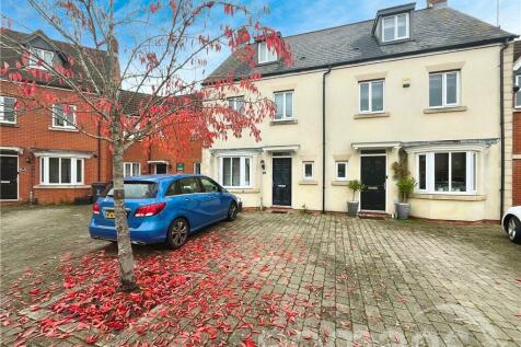 4 bedroom terraced house for sale