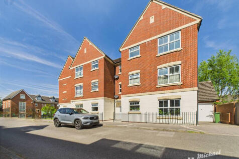 Alder Road, Aylesbury 2 bed flat for sale