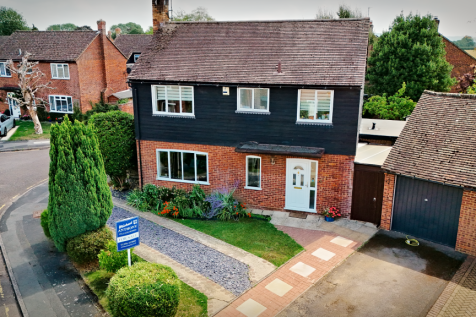 Ligo Avenue, Stoke Mandeville, Aylesbury 3 bed detached house for sale