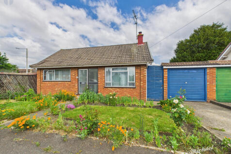 Old Forge Gardens, Bierton, Aylesbury 2 bed detached bungalow for sale