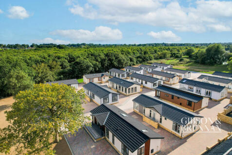 Crowsheath Estate, Billericay, CM11 2 bed park home for sale