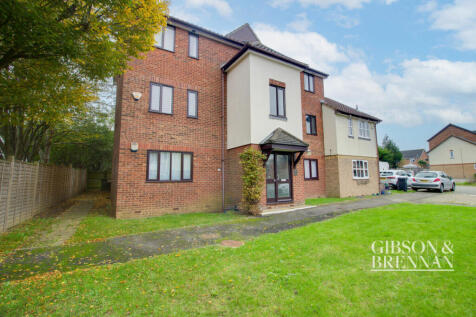 Robinia Close, Basildon, SS15 1 bed flat for sale