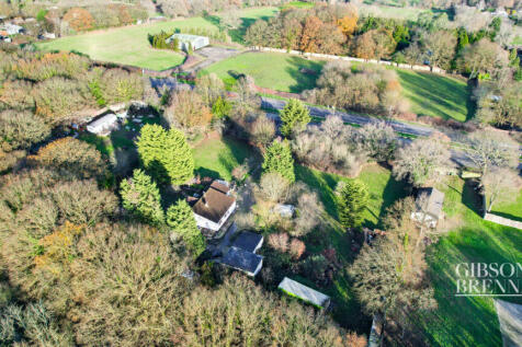 Arterial Road, Rayleigh, SS6 3 bed bungalow for sale