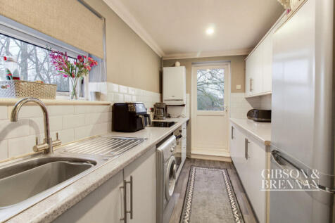 Wythefield, Basildon, SS13 2 bed flat for sale