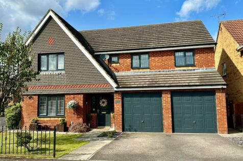 4 bedroom detached house for sale