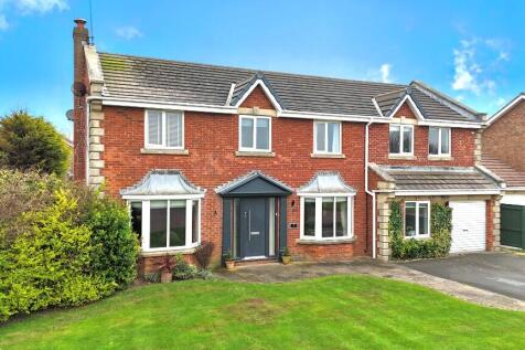 5 bedroom detached house for sale