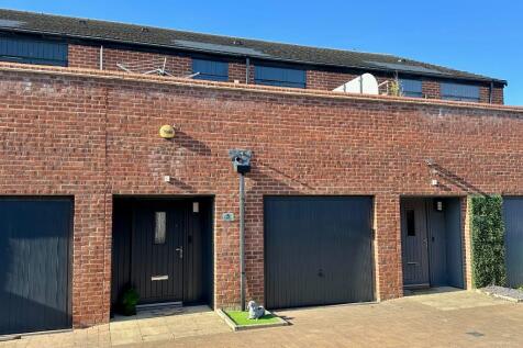 3 bedroom town house for sale