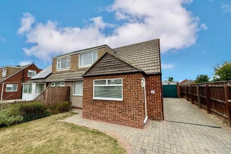 2 bedroom semi-detached house for sale