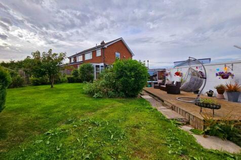 3 bedroom semi-detached house for sale