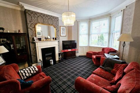 5 bedroom terraced house for sale