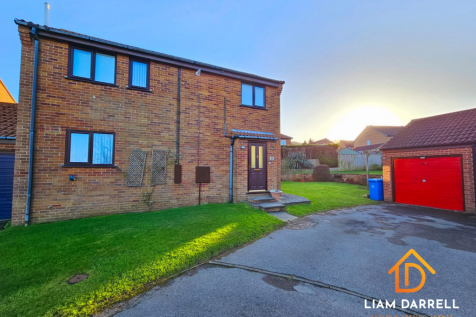 3 bedroom link detached house for sale