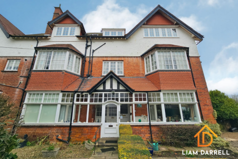 3 bedroom flat for sale