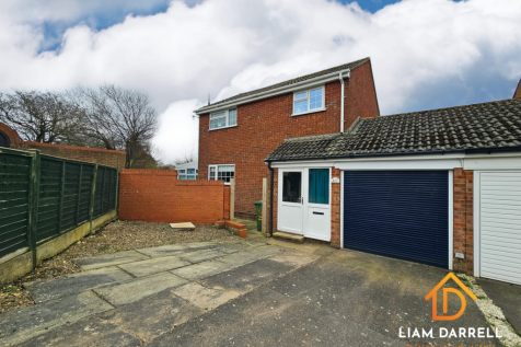 3 bedroom link detached house for sale