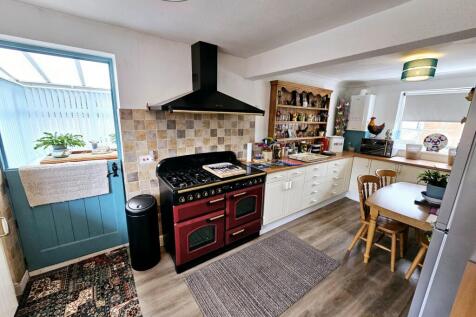 3 bedroom link detached house for sale