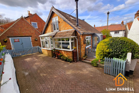 2 bedroom detached bungalow for sale