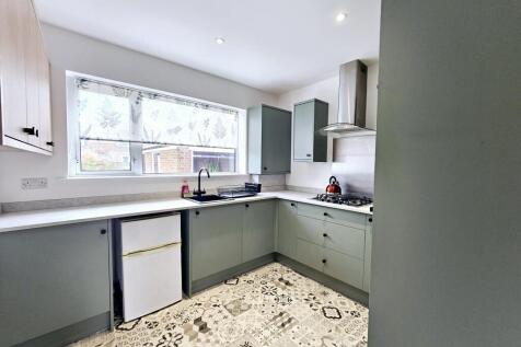 2 bedroom semi-detached bungalow for sale