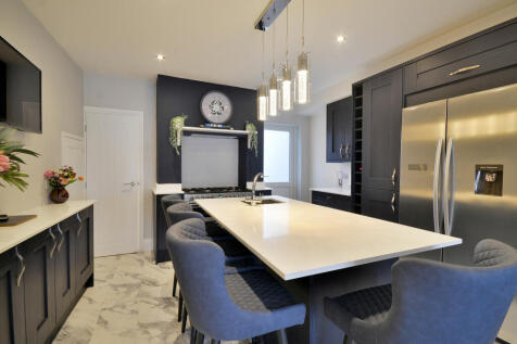 8 bedroom terraced house for sale
