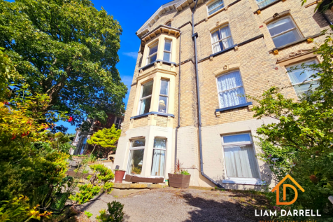 3 bedroom flat for sale
