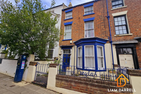 4 bedroom terraced house for sale