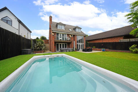 6 bedroom detached house for sale