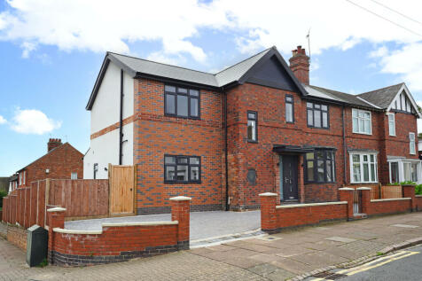 4 bedroom semi-detached house for sale