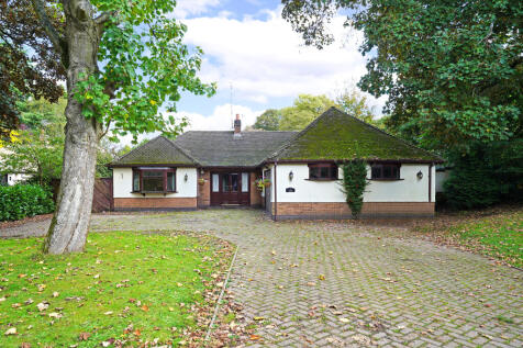 6 bedroom detached house for sale