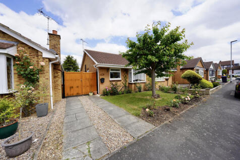 2 bedroom semi-detached bungalow for sale