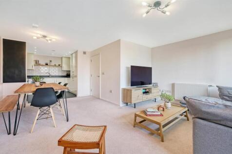 3 bedroom flat for sale
