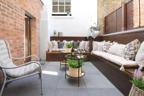 3 bedroom maisonette for sale