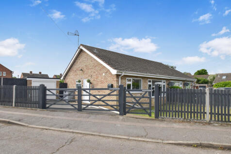 2 bedroom semi-detached bungalow for sale