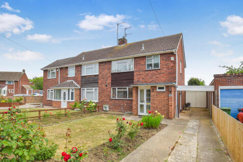3 bedroom semi-detached house for sale