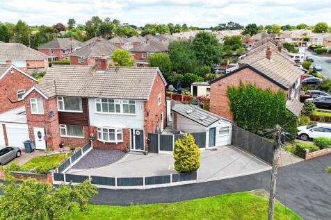 3 bedroom semi-detached house for sale