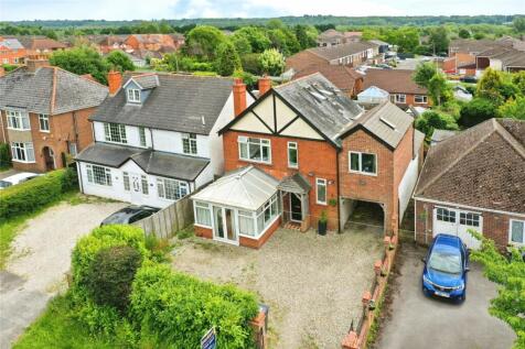 Benham Hill, Thatcham, Berkshire, RG18 5 bed detached house for sale