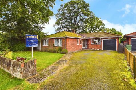 Broadlayings, Woolton Hill, Newbury... 4 bed bungalow for sale