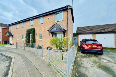 3 bedroom semi-detached house for sale