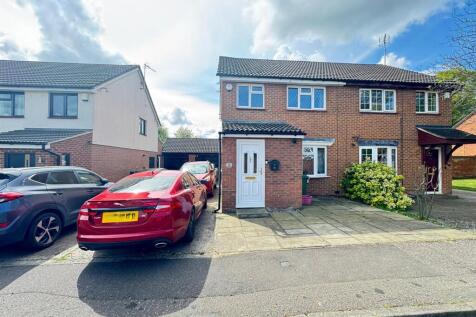 3 bedroom semi-detached house for sale