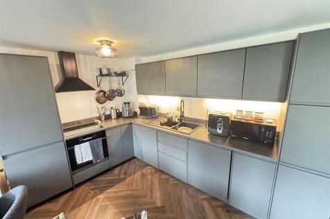2 bedroom flat for sale