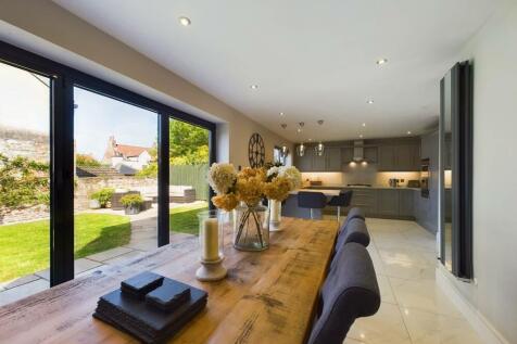 Mill View Road, HU17 5 bed detached house for sale