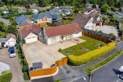 Oaks Drive, St. Leonards BH24 4 bed bungalow for sale