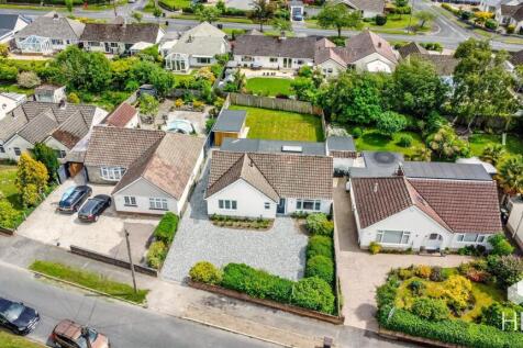 Morden Avenue, Ferndown BH22 3 bed bungalow for sale