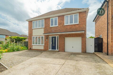 4 bedroom detached house for sale