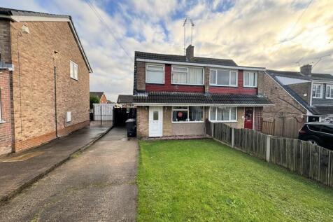 Pembroke Crescent, High Green... 3 bed semi