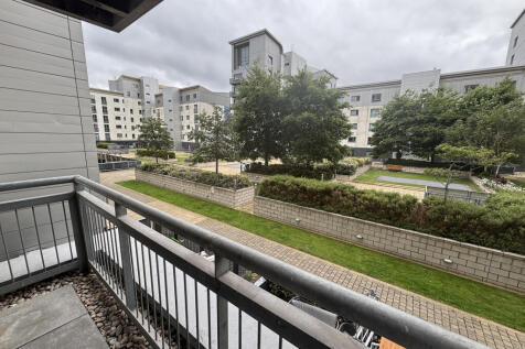 3 bedroom flat for sale