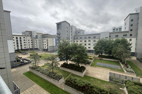 3 bedroom flat for sale