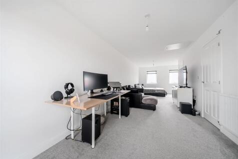 Saxon Square, Ramsgate 3 bed townhouse for sale
