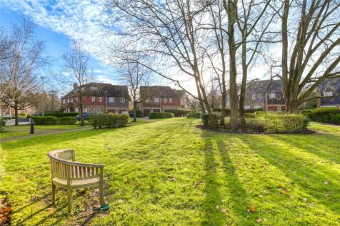 Highgrove Avenue, Ascot, Berkshire, SL5 5 bed detached house for sale