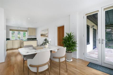 Windsor Road, Ascot, Berkshire, SL5 2 bed apartment for sale
