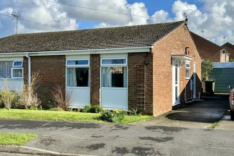 2 bedroom semi-detached bungalow for sale